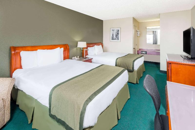 Days Inn by Wyndham Hannibal image