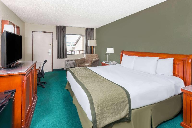 Days Inn by Wyndham Hannibal image