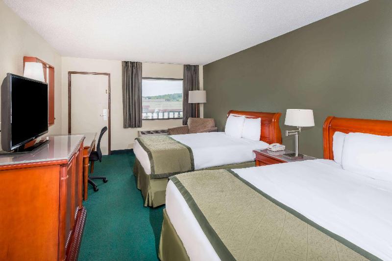 Days Inn by Wyndham Hannibal image