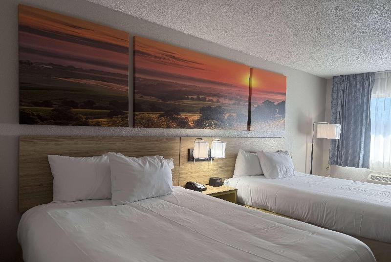 Days Inn by Wyndham Hannibal image