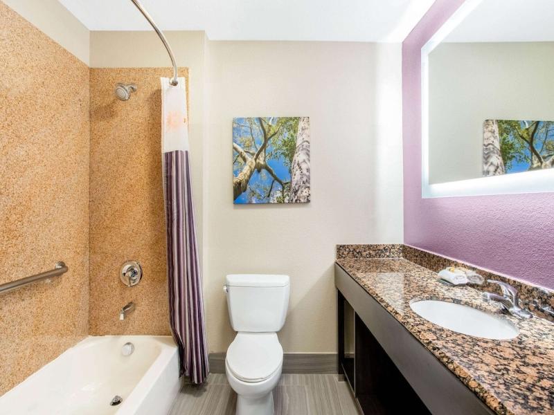 La Quinta Inn & Suites Hillsboro image