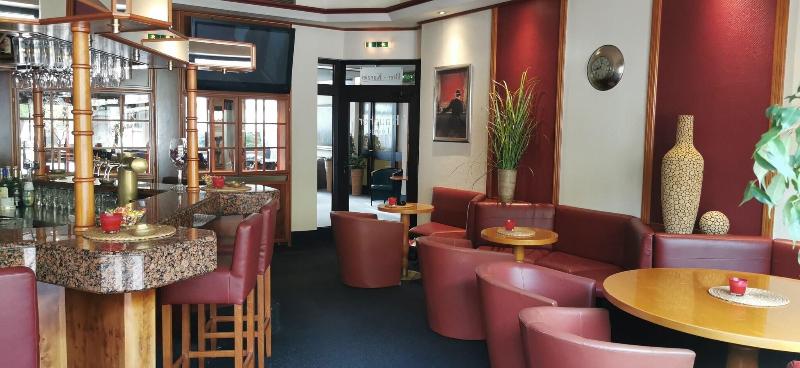 Bar & Lounge