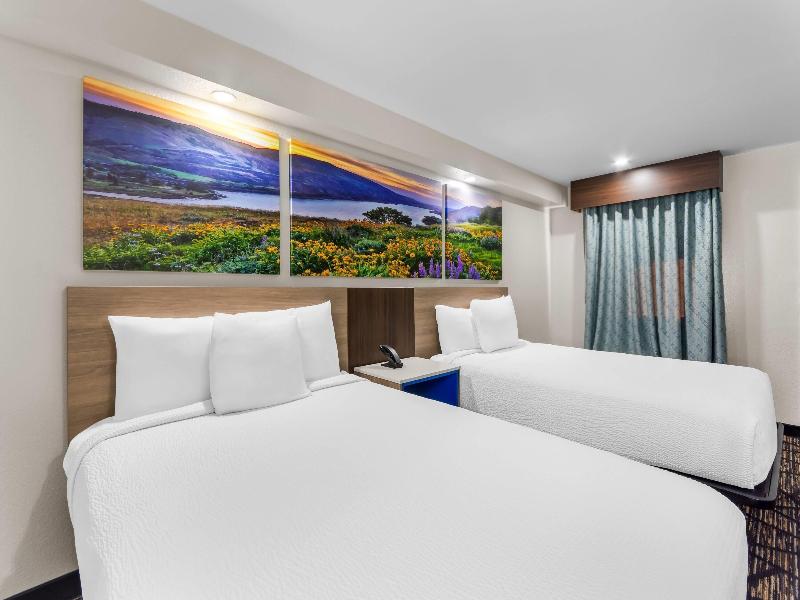Days Inn by Wyndham Indianapolis East Post Road image