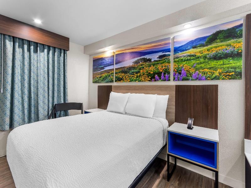 Days Inn by Wyndham Indianapolis East Post Road image