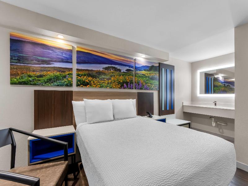 Days Inn by Wyndham Indianapolis East Post Road image