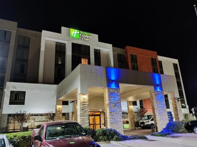 Holiday Inn Express Hotel & Suites Dallas Ft. Wort
