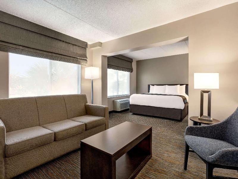 Wingate By Wyndham Wilmington image