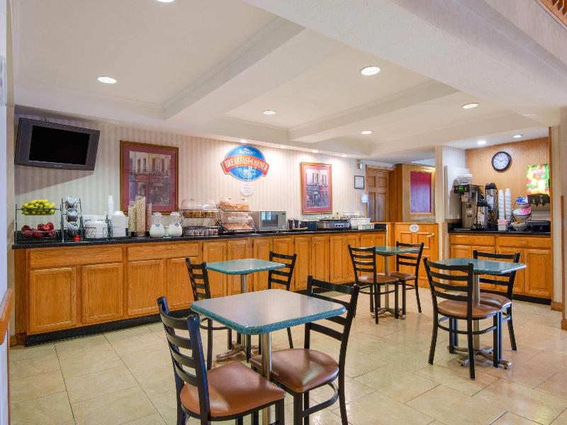 Baymont by Wyndham Plainfield/ Indianapolis Arpt image