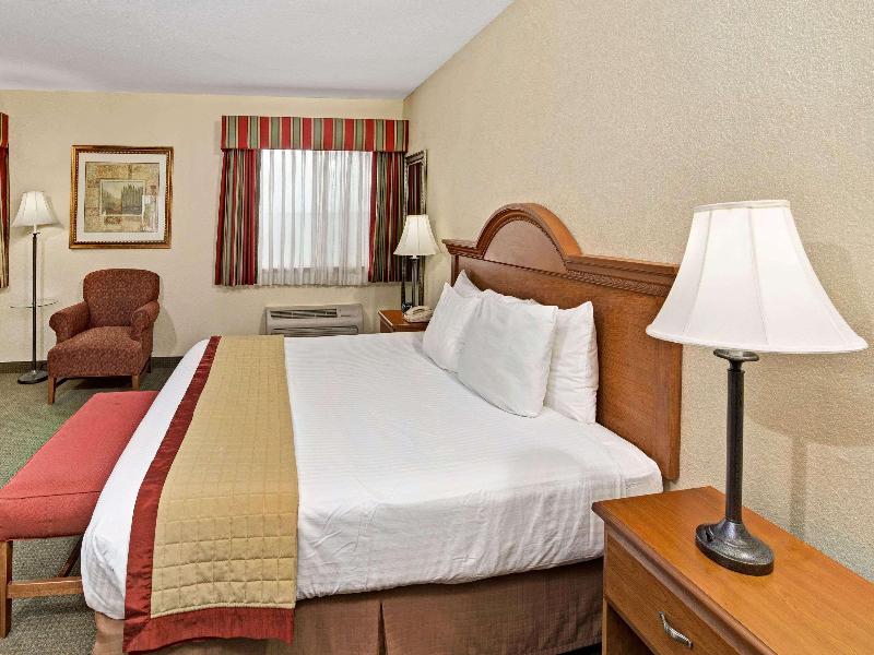 Baymont by Wyndham Indianapolis image