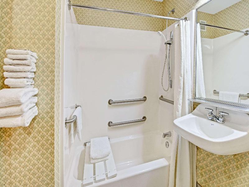 Baymont by Wyndham Indianapolis image