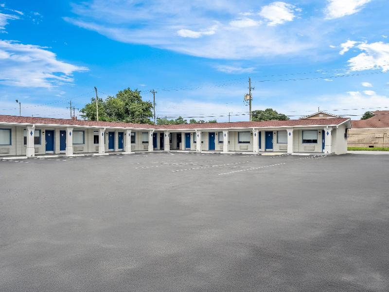 Days Inn by Wyndham Jacksonville NC image