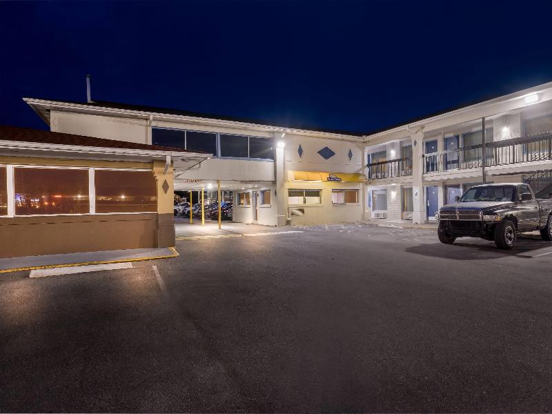 Days Inn by Wyndham Jacksonville NC image