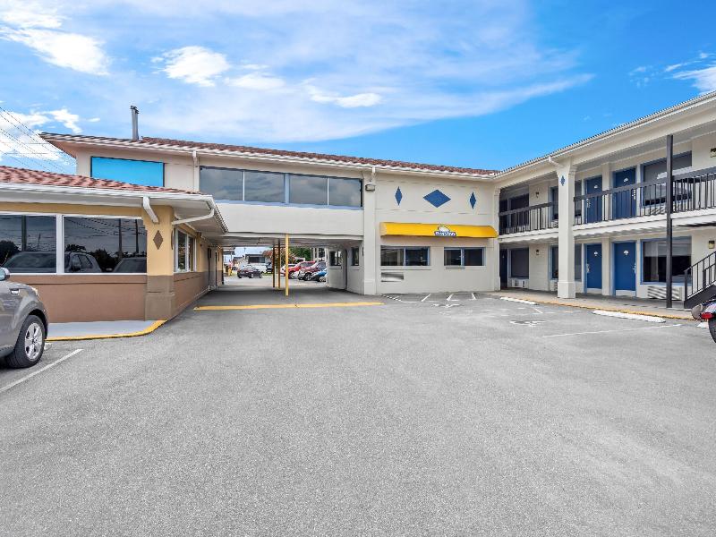 Days Inn by Wyndham Jacksonville NC image