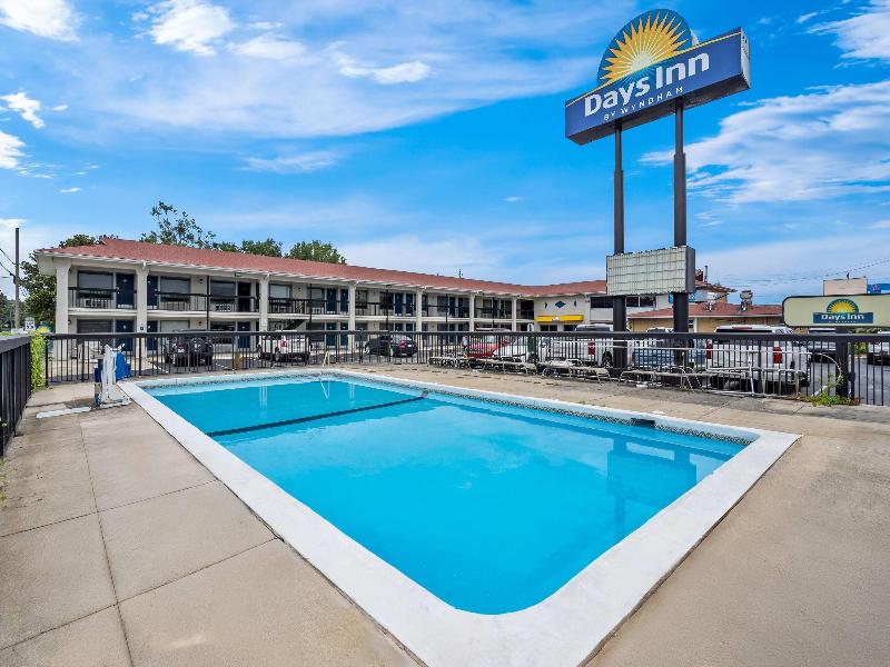 Days Inn by Wyndham Jacksonville NC image