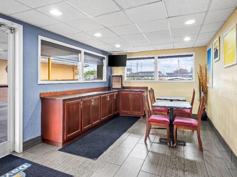 Days Inn by Wyndham Jacksonville NC image