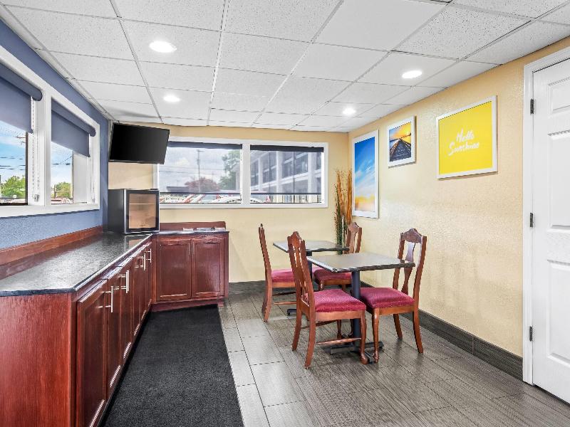 Days Inn by Wyndham Jacksonville NC image