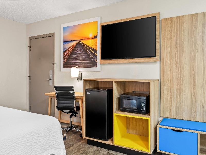 Days Inn by Wyndham Jacksonville NC image