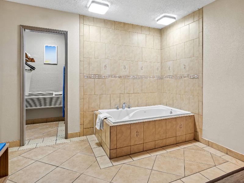 Days Inn by Wyndham Jacksonville NC image
