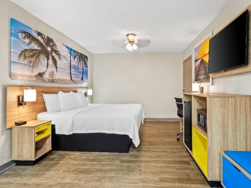Days Inn by Wyndham Jacksonville NC image