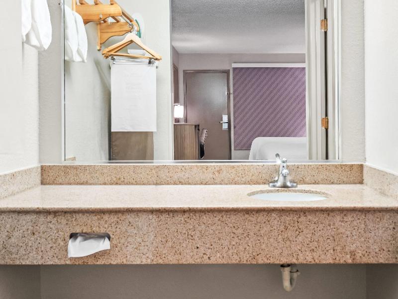 Days Inn by Wyndham Jacksonville NC image