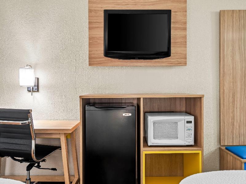 Days Inn by Wyndham Jacksonville NC image