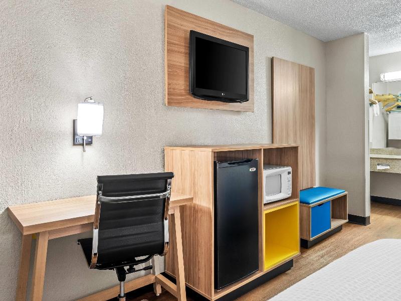 Days Inn by Wyndham Jacksonville NC image