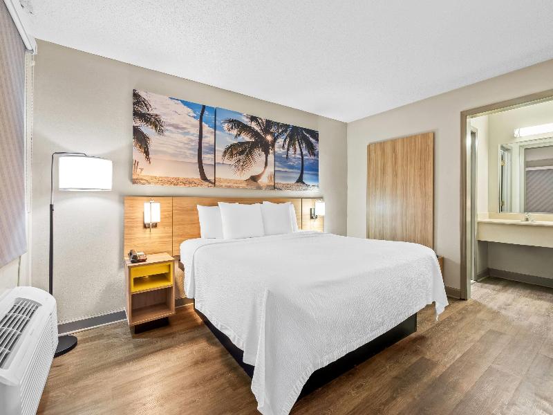 Days Inn by Wyndham Jacksonville NC image