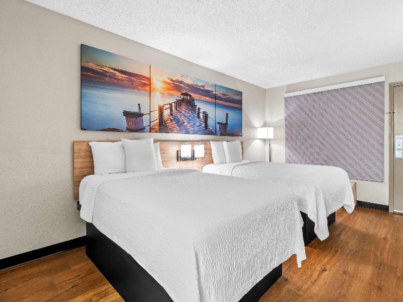 Days Inn by Wyndham Jacksonville NC image