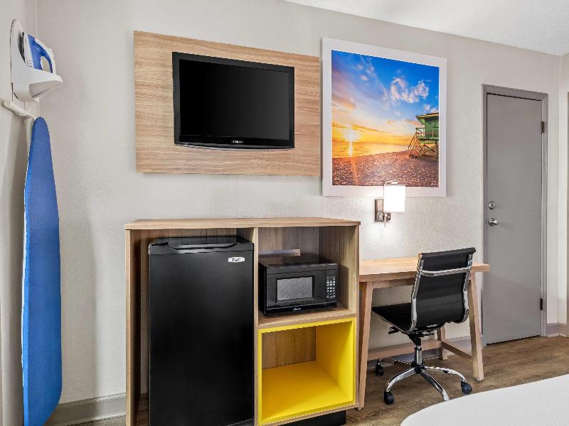 Days Inn by Wyndham Jacksonville NC image