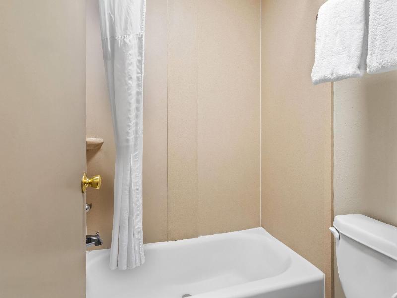 Days Inn by Wyndham Jacksonville NC image