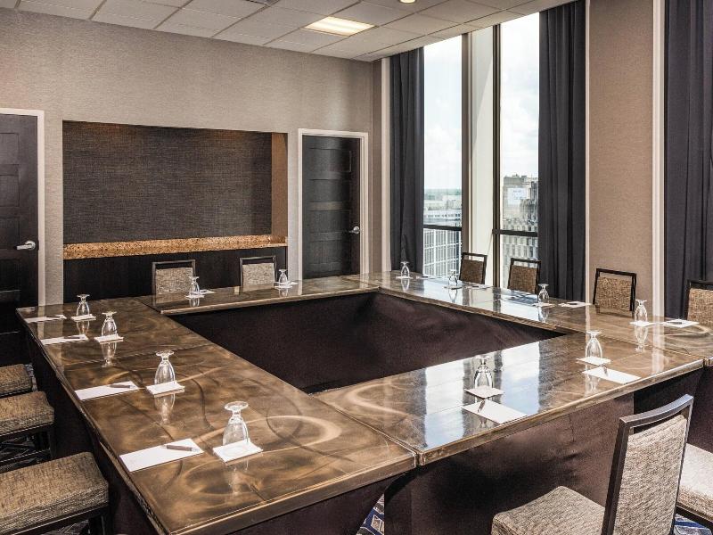 Sheraton Indianapolis City Centre image