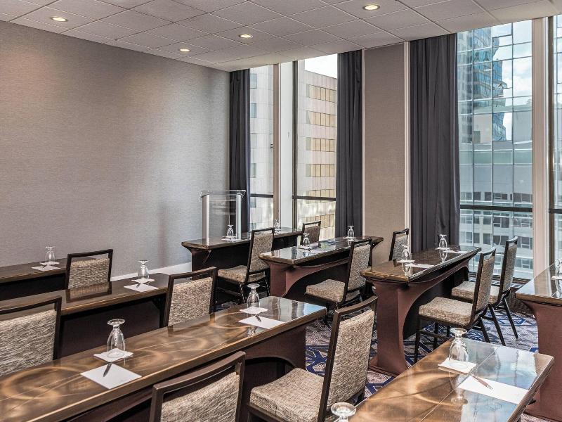 Sheraton Indianapolis City Centre image