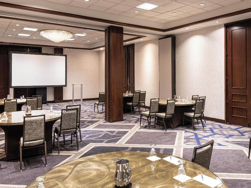 Sheraton Indianapolis City Centre image