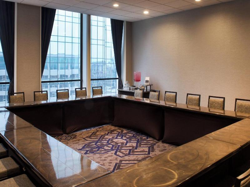 Sheraton Indianapolis City Centre image