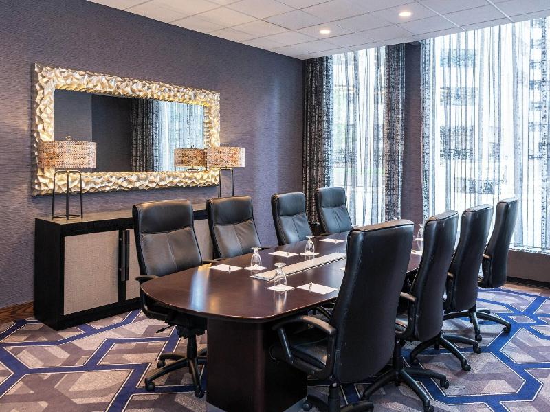 Sheraton Indianapolis City Centre image
