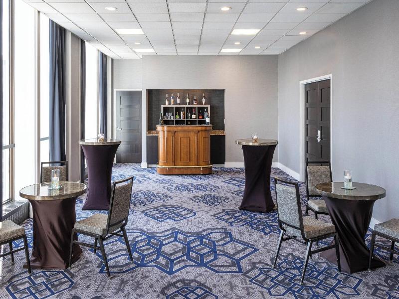 Sheraton Indianapolis City Centre image