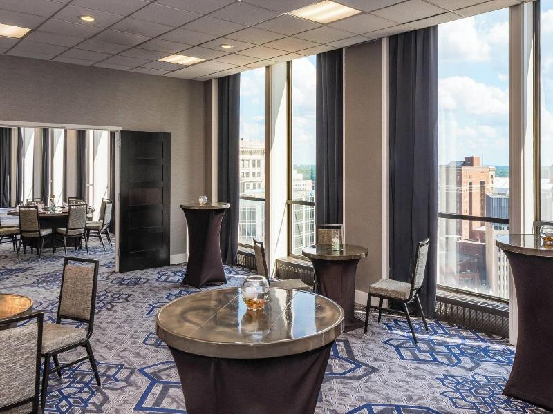 Sheraton Indianapolis City Centre image