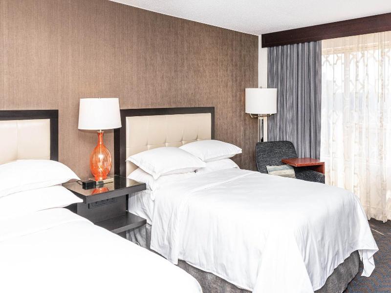 Sheraton Indianapolis City Centre image