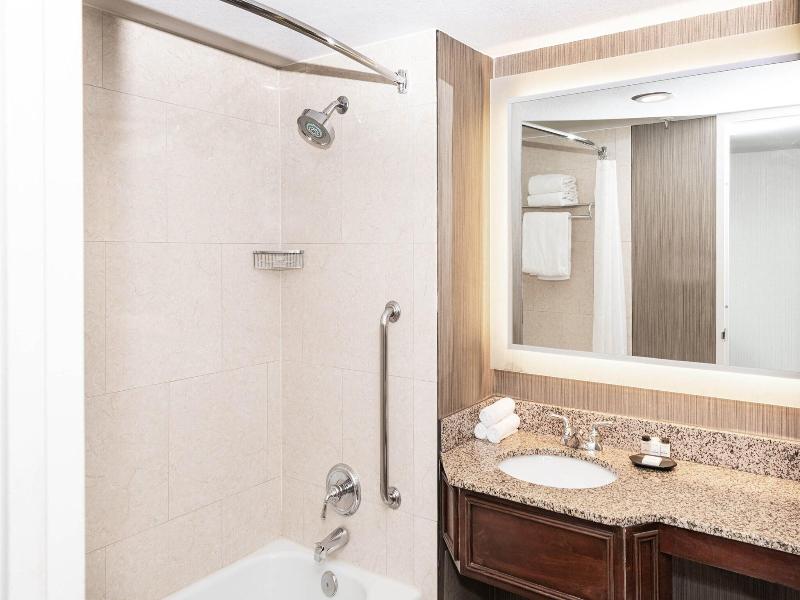 Sheraton Indianapolis City Centre image