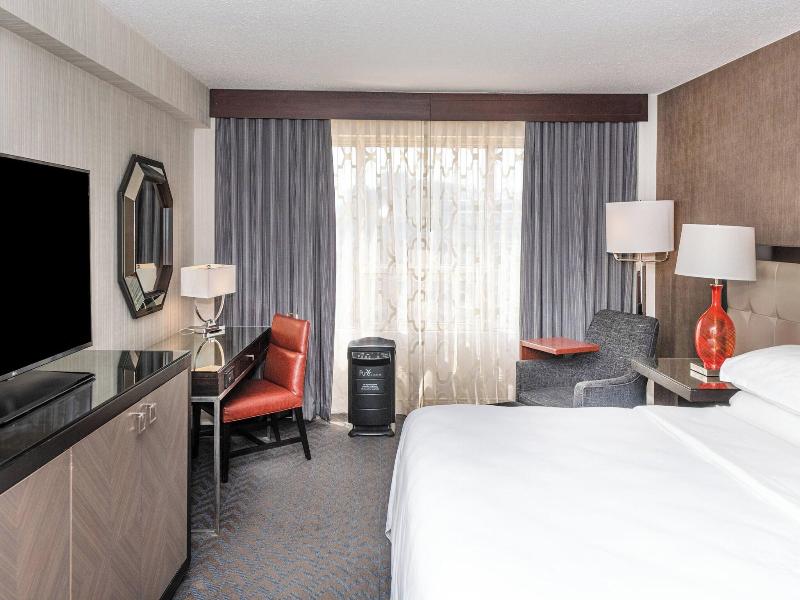 Sheraton Indianapolis City Centre image