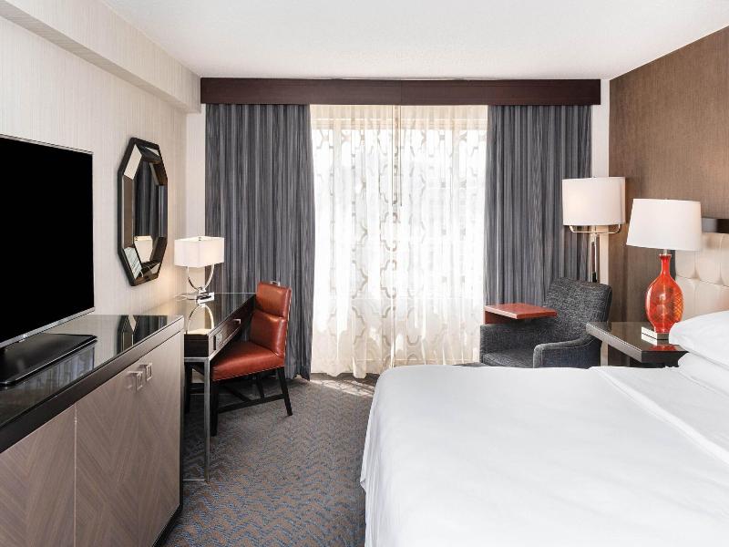 Sheraton Indianapolis City Centre image