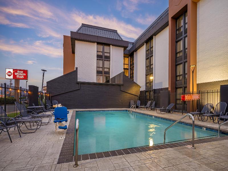 Best Western Plus Indianapolis North at Pyramids image