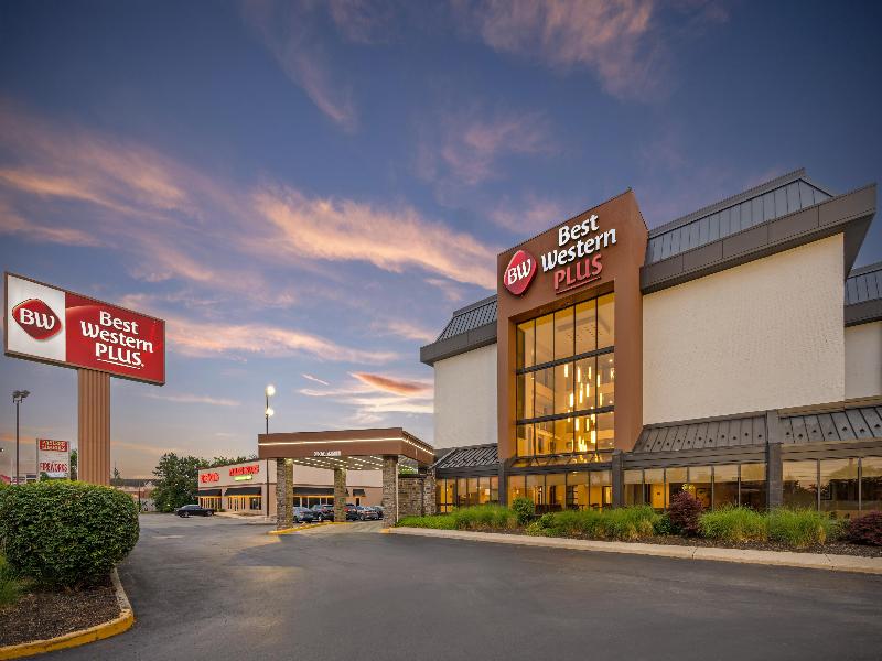 Best Western Plus Indianapolis North at Pyramids image