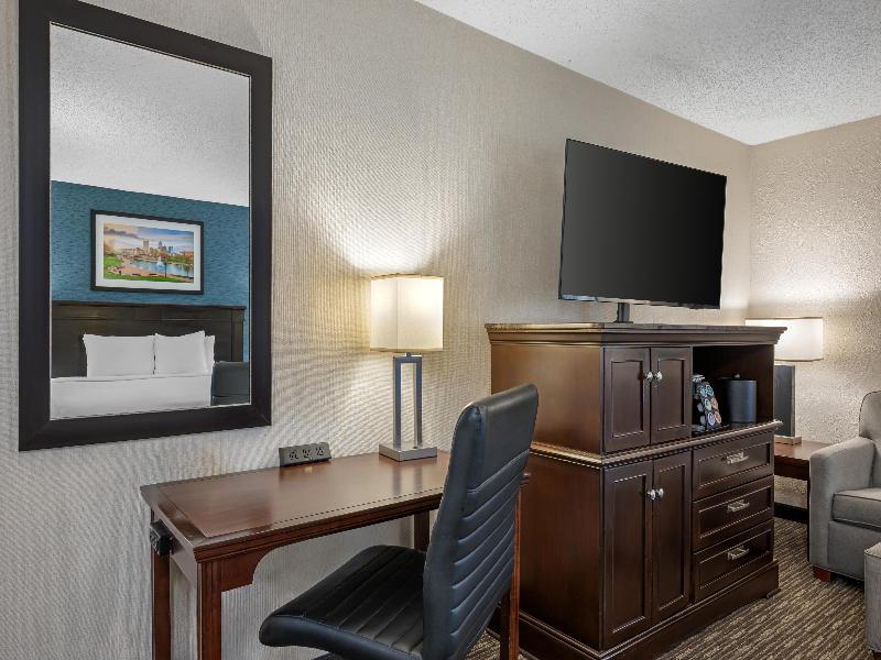 Best Western Plus Indianapolis North at Pyramids image