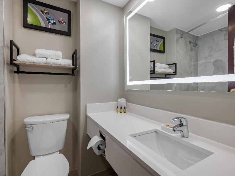 Best Western Plus Indianapolis North at Pyramids image