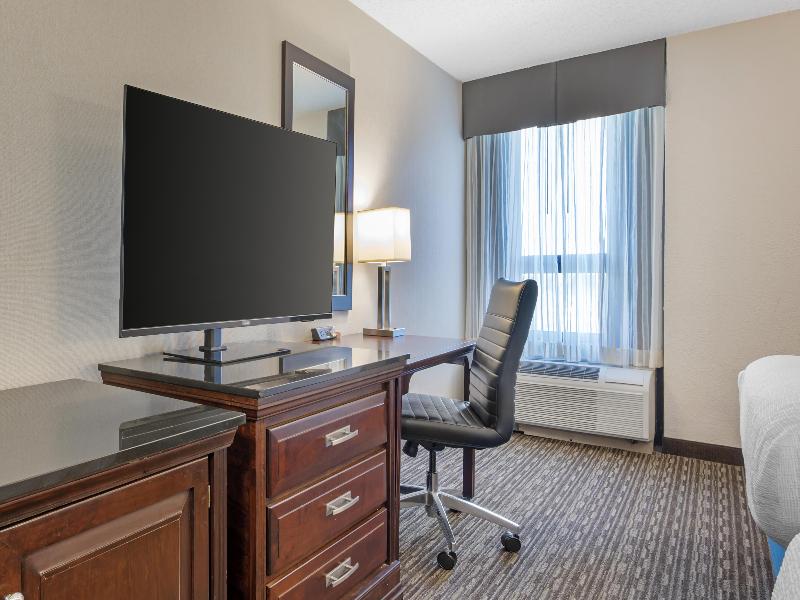 Best Western Plus Indianapolis North at Pyramids image
