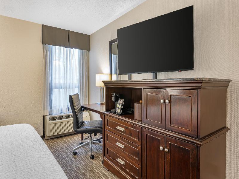 Best Western Plus Indianapolis North at Pyramids image