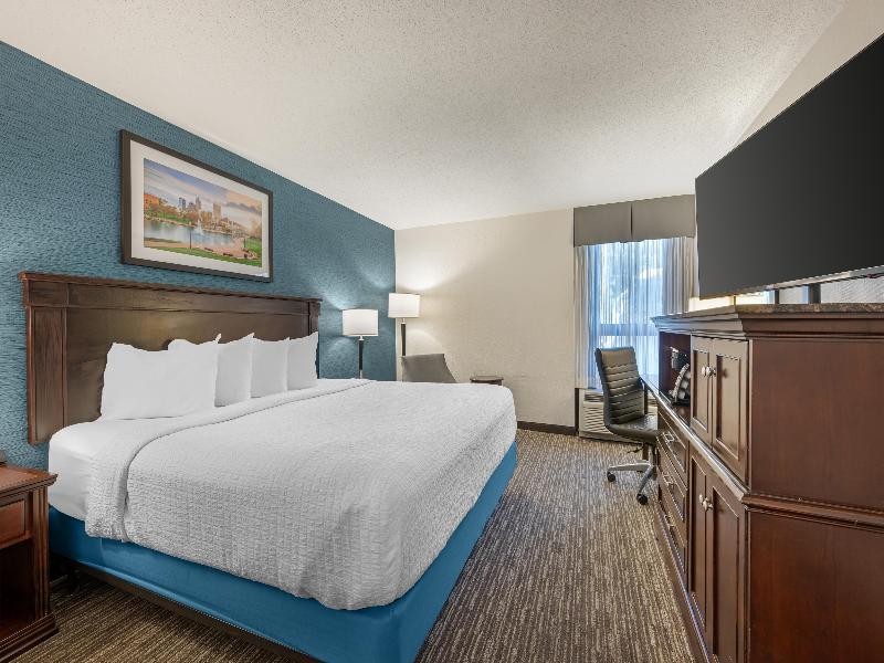 Best Western Plus Indianapolis North at Pyramids image