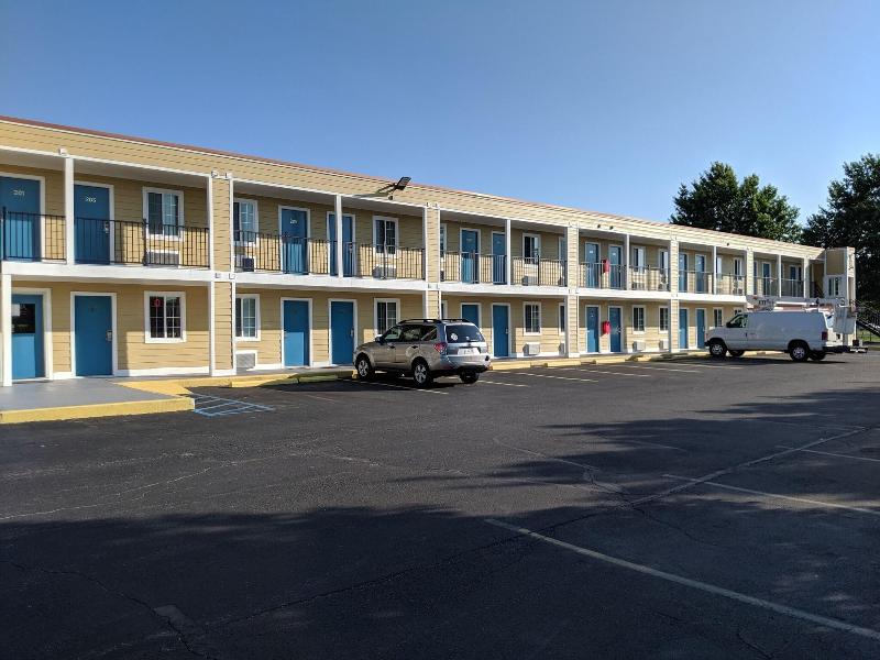Americas Best Value Inn-Indy Northwest image