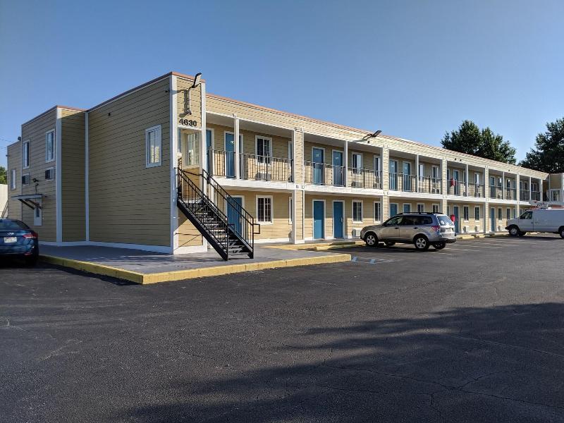 Americas Best Value Inn-Indy Northwest image